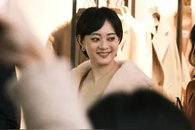39岁孙俪路透照曝光，无修图皮肤白皙状态佳，被指撞脸李玲玉图片
