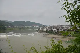 巨型石头用榫卯结构铸成大坝，曾经商船邻里，走出清朝首富图片