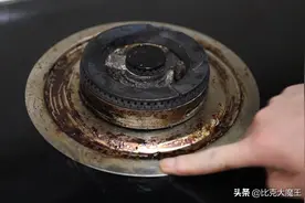 灶台油污太脏？教你轻松去除油污的方法，简单又快捷，方法太棒了图片