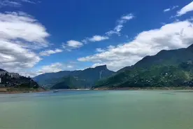 重庆坐船到三峡方便吗？坐船游三峡每人需要多少钱？图片