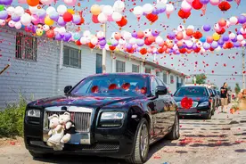 “婚车”遇上“出殡车”谁该让行？老人：劝你这么做，别犯了忌讳图片