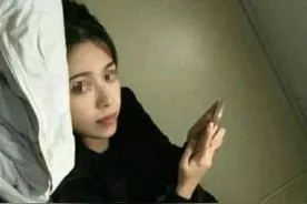孕妇怀四胞胎以为是儿子，结果生四个女儿，爸爸产房外手舞足蹈图片