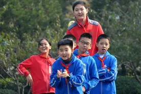 14岁山东女孩，身高2米26！单场爆砍42+25+6！中国女版姚明来了？图片