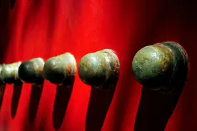 为何古代的大门上有密密麻麻的圆钉？有什么用呢？图片