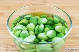 腌腊八蒜别直接放醋，牢记这3步，半天就可以变绿，几乎零失败图片