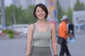 街拍：喜欢练瑜伽的阿姨图片