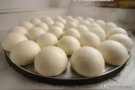 春节蒸红豆包时，面点师傅教你牢记这3点，一次成功，香甜松软图片