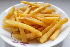 想吃薯条不用去买，教你在家自己做，做法简单， 外酥里嫩真好吃图片