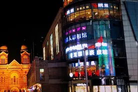 滨江道商业街：天津市最繁华的商业街之一图片