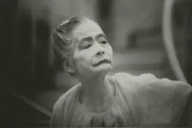 日本烟花女子74岁仍站街，街头60年一直拉客，却备受人们尊重图片