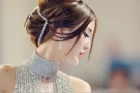 包裹得越来越紧：第一车模李颖芝沉寂了，曾因上亿钻裙一露而红图片