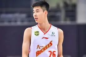 八一队退出CBA很久了！王治郅终于再就业了，还是当教练图片