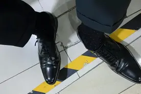 热热的美男脚图片