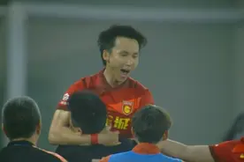 1-1，中超疯狂13分钟！李霄鹏斗法韩国主帅，当红国脚对飚外援图片