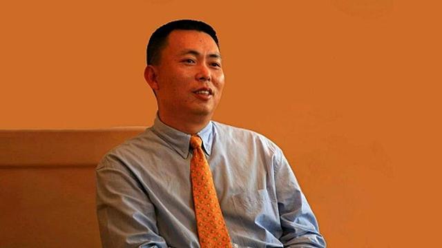 早已移民的两大富豪,在国内狂赚数百亿,一个很高调另一个很低调