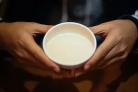 被“奶茶”刷屏了，什么梗不知道，但喝它会长胖的“秘密”我知道图片