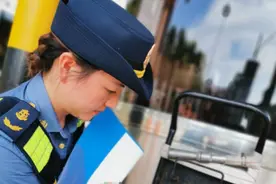 文艺兵、通讯员…这些“湘妹子”脱下戎装，化身湖南“公路人”后依然超“燃”超“酷”图片