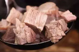 炖牛肉时，别忘了加一味它，保证“鲜香软烂”，爽口又好吃图片