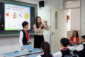 铁饭碗都不要了？教师离职热潮，70名教师集体离职，原因要重视图片