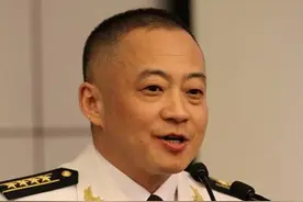 6.5万吨的山东舰，属于什么建制单位？看舰长的资历章就明白了图片