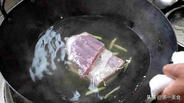 红烧肉最正确的家常做法，大厨把要点全告诉你，肥而不腻，太香了