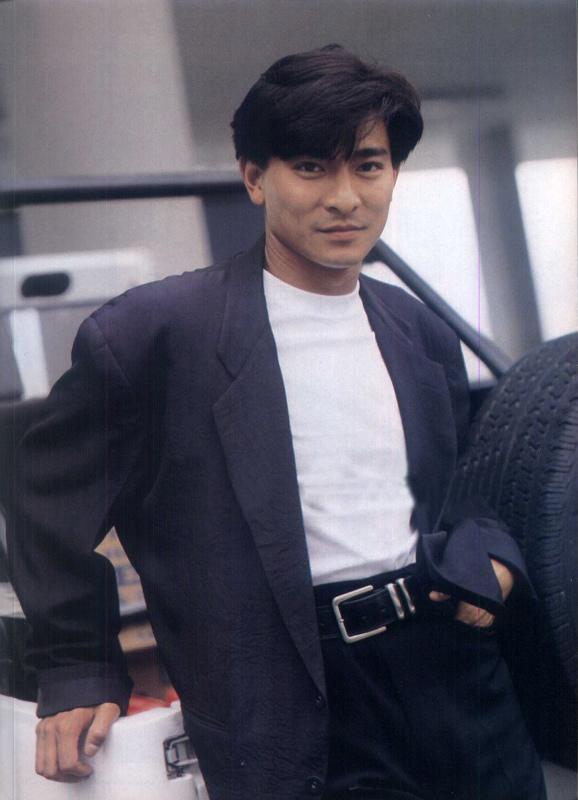 刘德华个人简历(刘德华成名后给父母买房给兄弟姐妹买房买车) - 人生