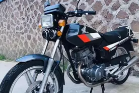 本田经典街车CB125T，刚上市售3万多，骑过它的人年纪不小了图片