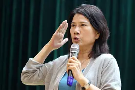 实体与互联网的思维碰撞，董明珠霸气回应马云：互联网只是个工具图片