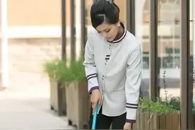 五十多岁的女人一天打四份工，挣七千多块钱，她们是怎么做到的？图片