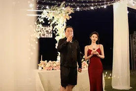 网红小初举办海边订婚宴！富二代男友送3克拉钻戒，颜值却遭吐槽图片