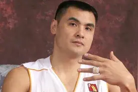 刘玉栋：15岁长到185cm，从散打改练篮球，姚明说防不住他图片