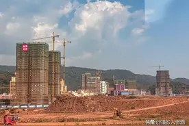 老挝与中国交界的磨丁口岸实拍：中国人正大建高楼，未来不可限量图片