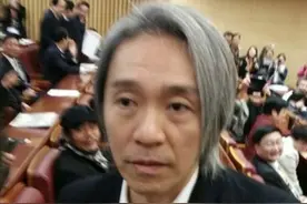 周星驰的“羊毛”，快被他的老伙计黄一山“薅秃”了图片