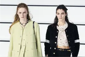 Chanel 2020秋冬巴黎女装T台模特走秀高清图片图片