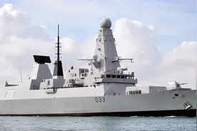 英国军舰犯老毛病，航母编队“缺胳膊少腿”，战巡南海要成为笑话图片