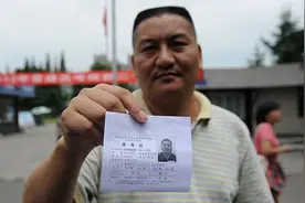 高考钉子户，53岁参加24次高考，非一本不上，儿子已硕士毕业图片