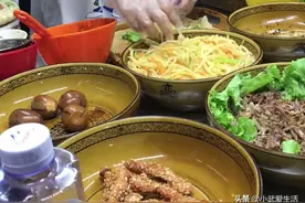 街头人气美食卤肉卷饼太良心！有荤有素配菜多，秘制酱料让人上瘾图片