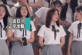 拍毕业照，全班只有一个男生的时候，被全班女生“宠上天”图片