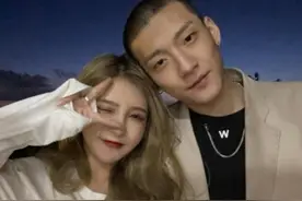 何倩倩新恋情不到一月就怀孕，新腾激动听胎心，网友嘲讽接盘侠图片