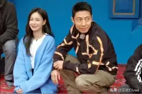 31岁沈梦辰美上央视真放得开，光脚穿开衫跪着跳舞，事业超海涛图片