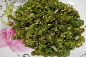 川菜中的经典下饭菜，空心菜梗炒酸豇豆，又下饭好吃又家常图片