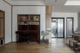 她以逆向思维，用餐桌代替茶几，入住后，发现出奇的好用图片