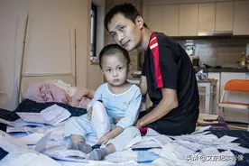 4岁儿子身患重病，被劝放弃，“单亲”爸爸：亲骨肉如何舍得？图片