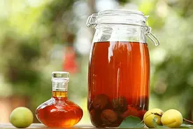 青梅酒想要好喝，白酒选择和比例很重要，几十年的配方，赶紧试试图片