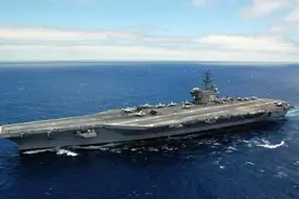 因为敬佩，毛主席的头像，被悬挂在美国的航空母舰上图片