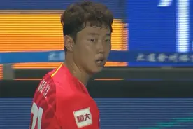 恒大球员互动！洛国富打趣高准翼：我都来7年了，你才打进这球图片