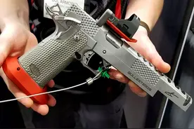 军事丨比赛定制型1911手枪，不仅外形好看，射击精度也很高图片