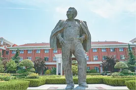 「手把红旗旗正红」生也沙丘死也沙丘 焦桐常青精神长存图片