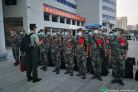 热血披戎装！汕头700多名新兵奔赴军营图片