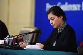 外交部翻译官张京：外表精致、气质冷艳，不苟言笑神似赵薇图片